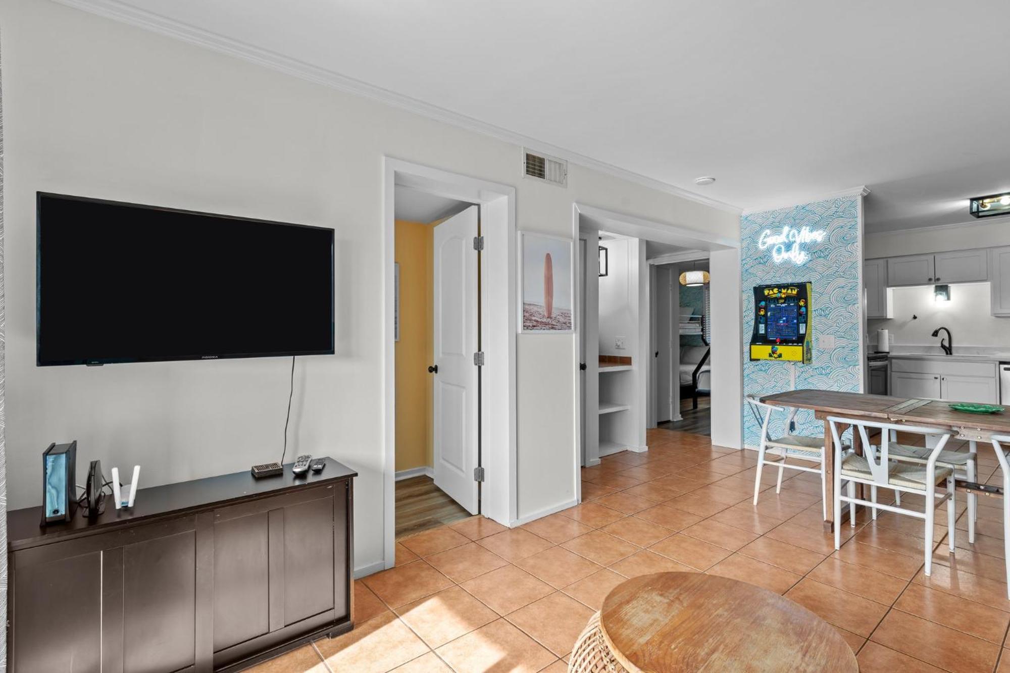 Hang Ten Hideaway, Pool, Condo, Parking - 6 Person Max Occupancy Carolina Beach Exterior foto